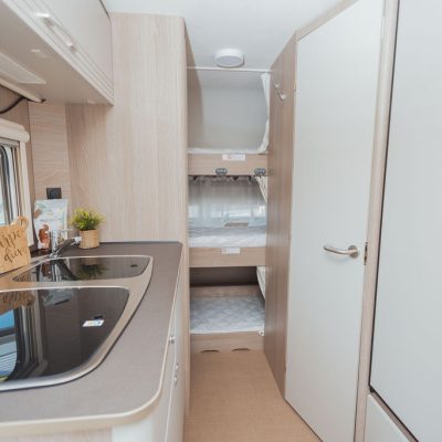 PRIKOLICA Buerstner PREMIO LIFE 415 TK AC GLAVAN