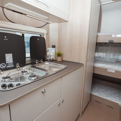 PRIKOLICA Buerstner PREMIO LIFE 415 TK AC GLAVAN