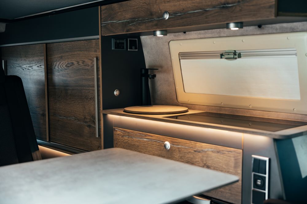 najem-avtodoma-ac-glavan-free-glavan-metalic-grey