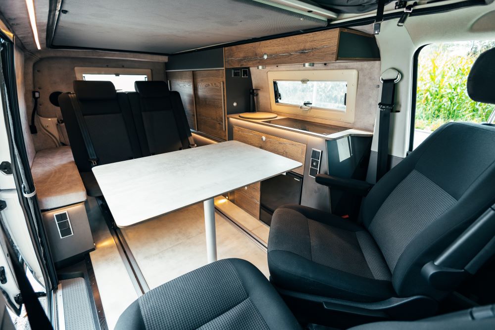 najem-avtodoma-ac-glavan-free-glavan-metalic-grey