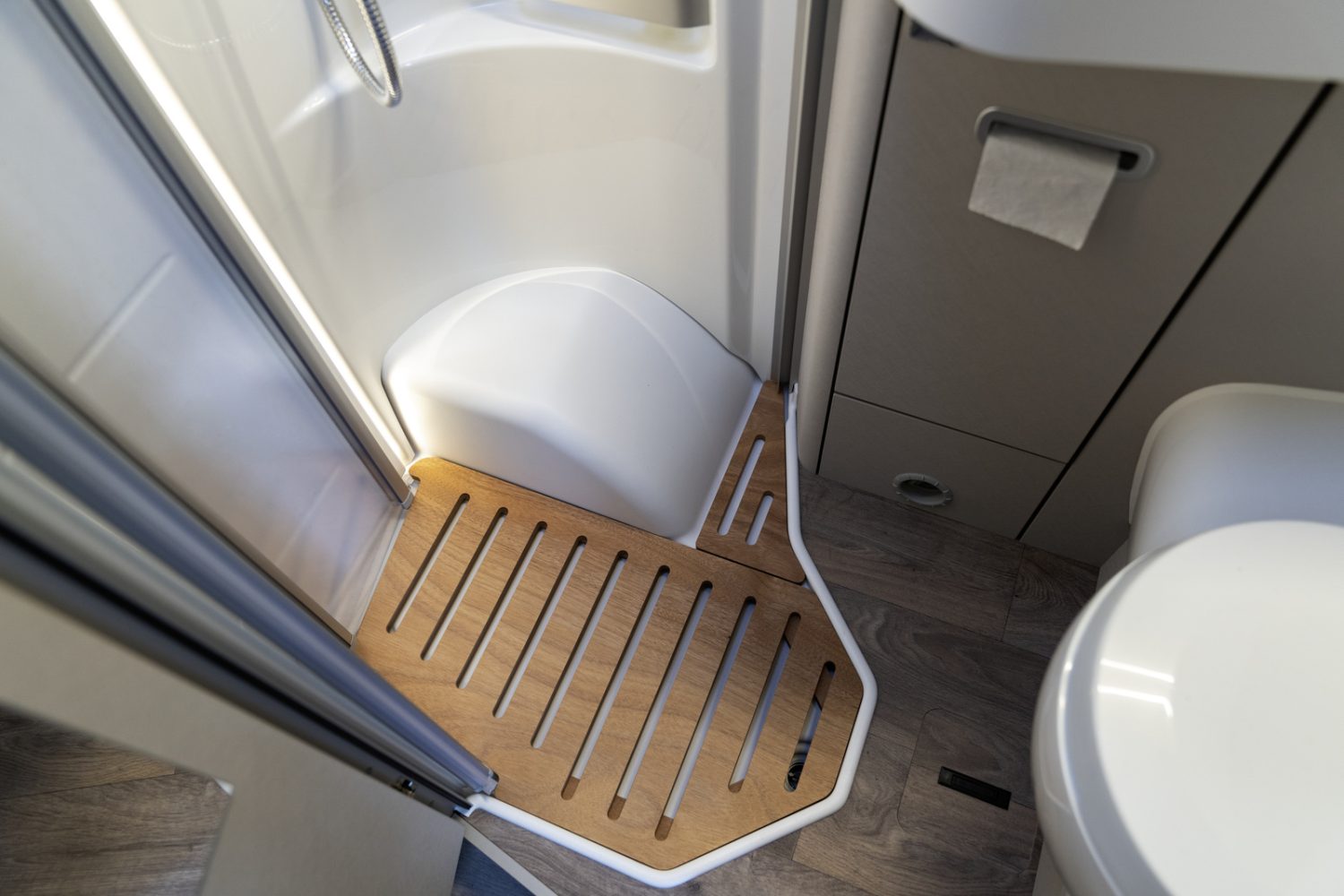 najem-avtodoma-ac-glavan-hymer-exis-i-580