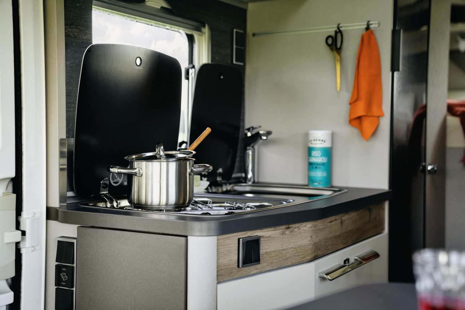 najem-avtodoma-ac-glavan-hymer-exis-i-580