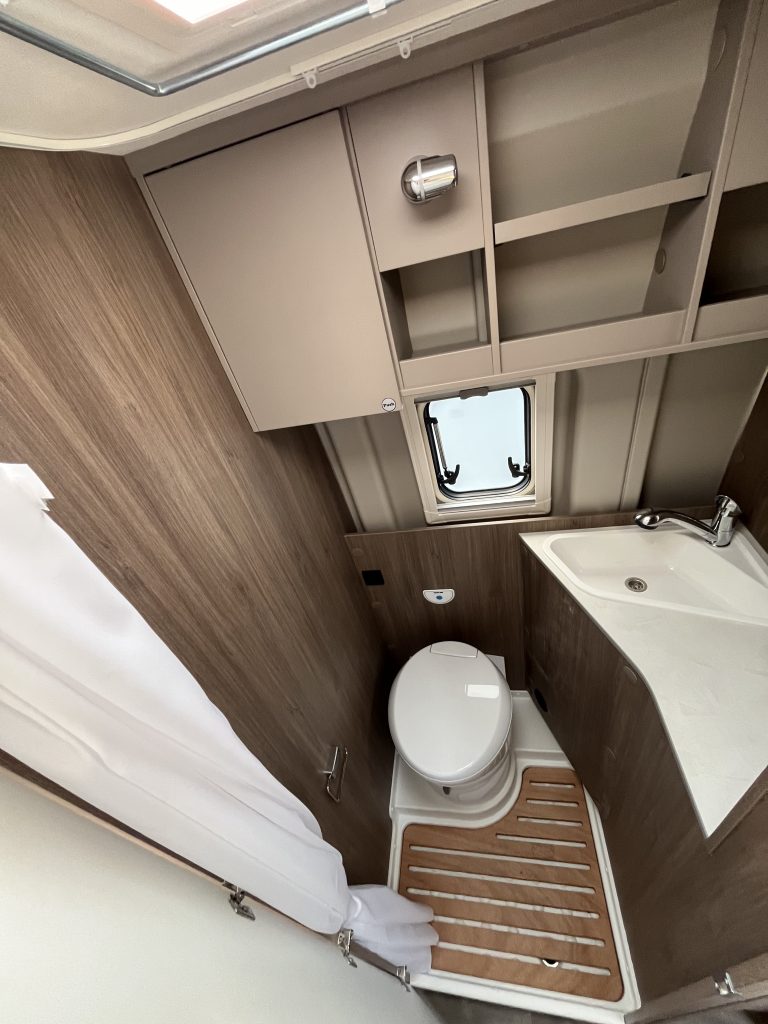 najem-avtodoma-ac-glavan-carado-bike-cv-640